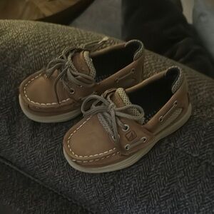 Brand new with tags in box. Little boys Tan Sperry’s. Size 7M.